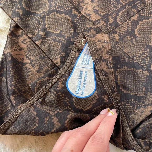 Good American Shine Python Scoop Neck Long Sleeve Bodysuit - Picture 12 of 14